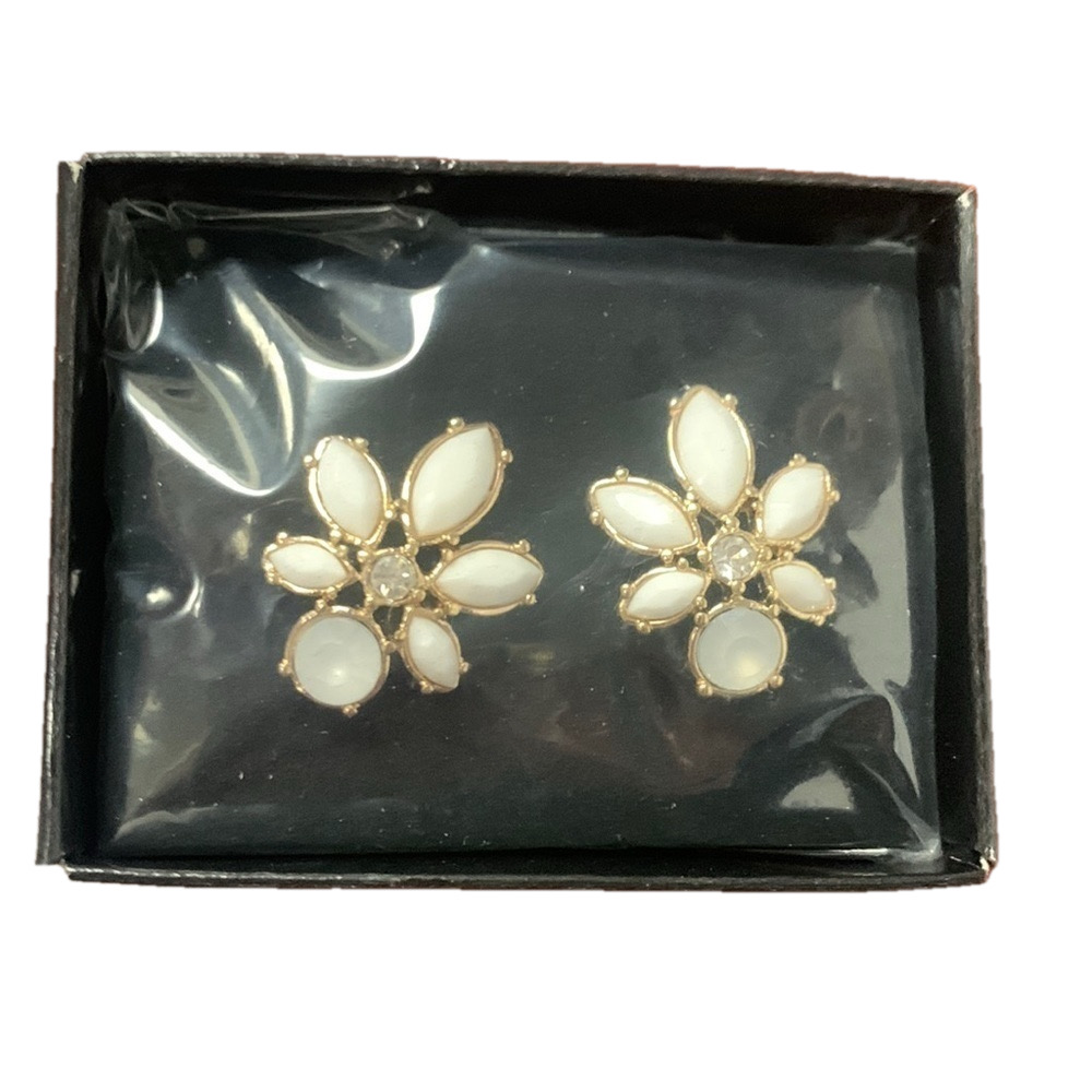 Elegant White Floral Earrings